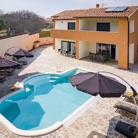 Villa Nur Pula Extérieur photo