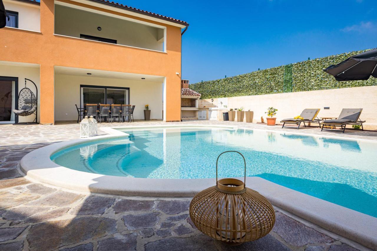 Villa Nur Pula Extérieur photo