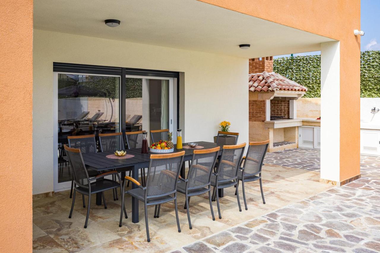 Villa Nur Pula Extérieur photo