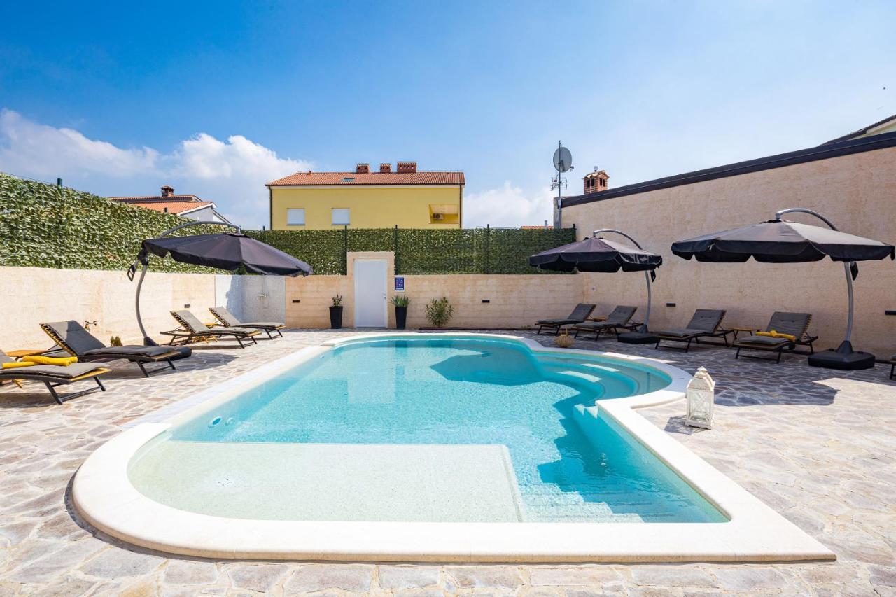 Villa Nur Pula Extérieur photo